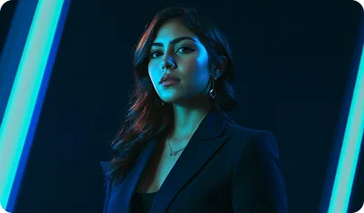 Administradora Pública de la CUN posando de perfil