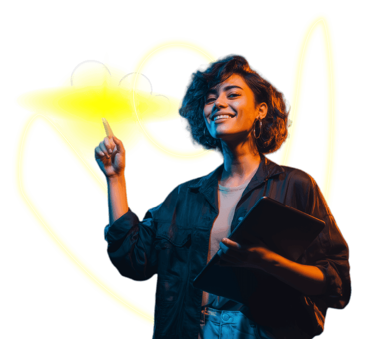 Mujer especialista en gerencia para la transformación energética sosteniendo una tablet y señalando una luz amarilla