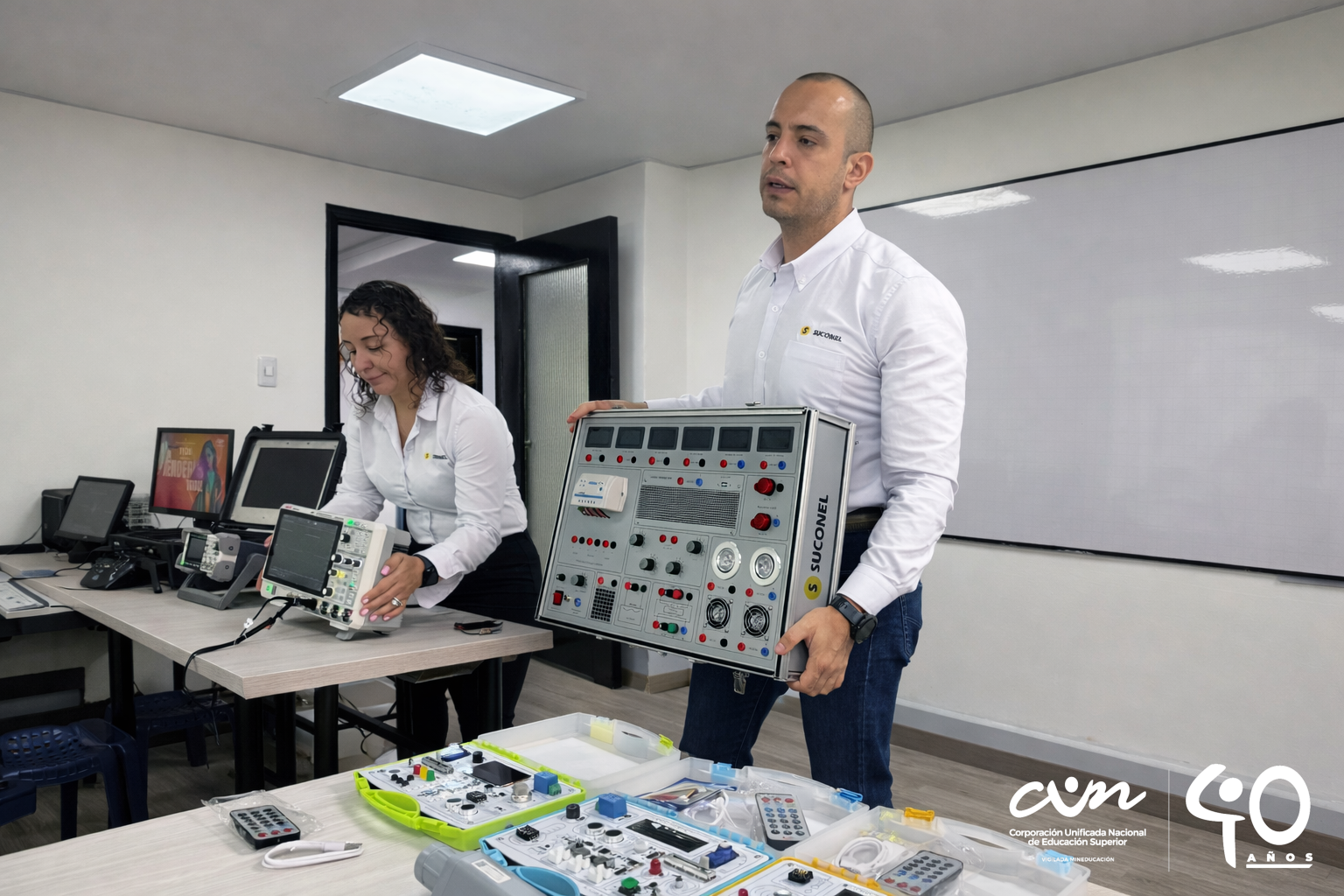 Encuentro ELITES Ingeniería Electrónica y SUCONEL